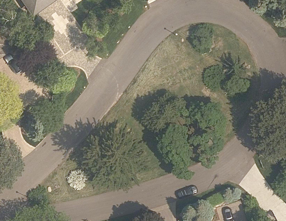 Pheasant Lane East Traffic Island — site photograph