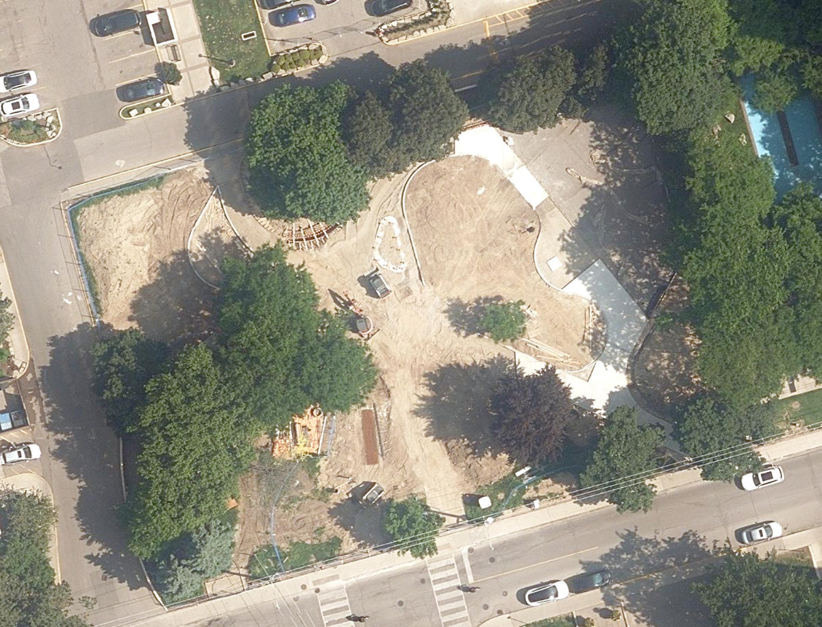 Redpath Avenue Parkette — site photograph