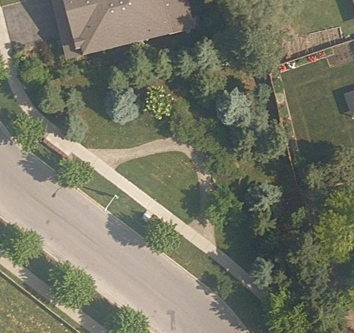 Weston Village Parkette — site photograph