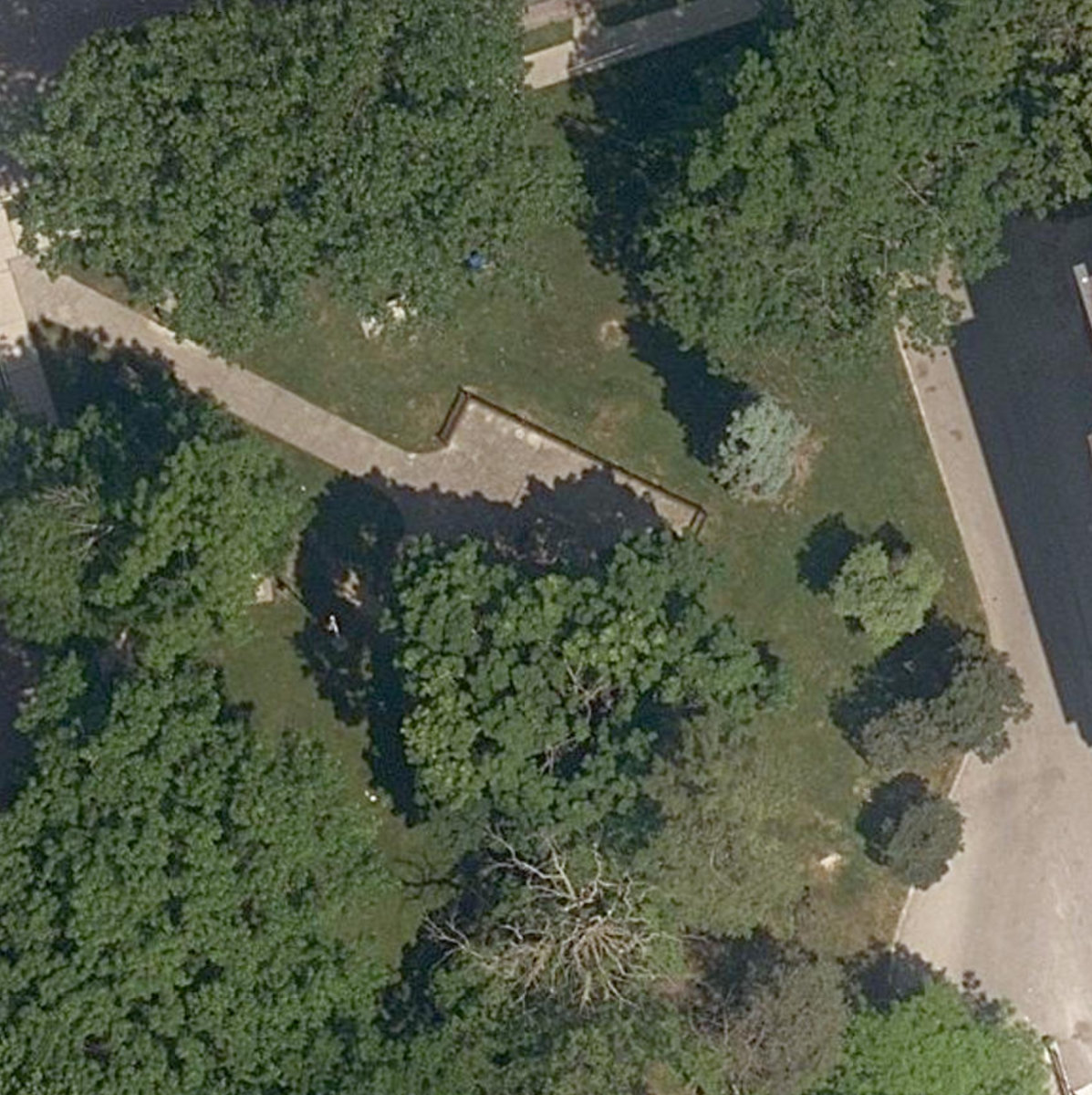 Long Branch Park & Cenotaph — site photograph