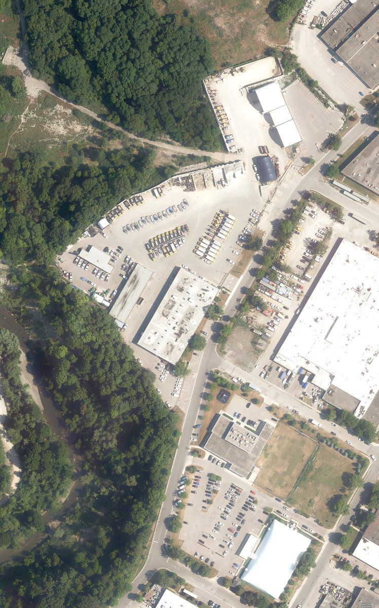 NORTHLINE PARKS YARD - Building Grounds — site photograph