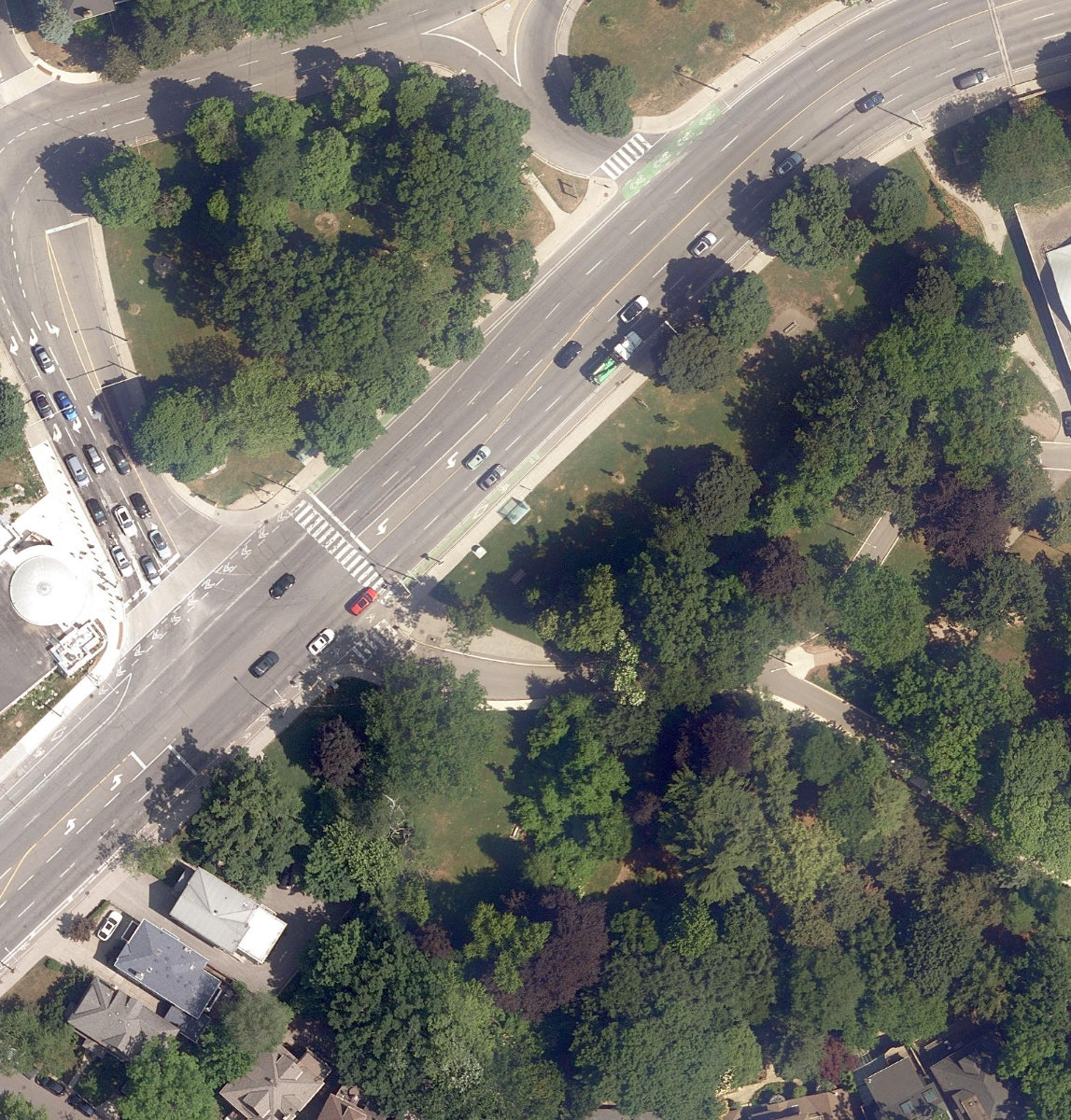 Prince Edward Viaduct Parkette — site photograph