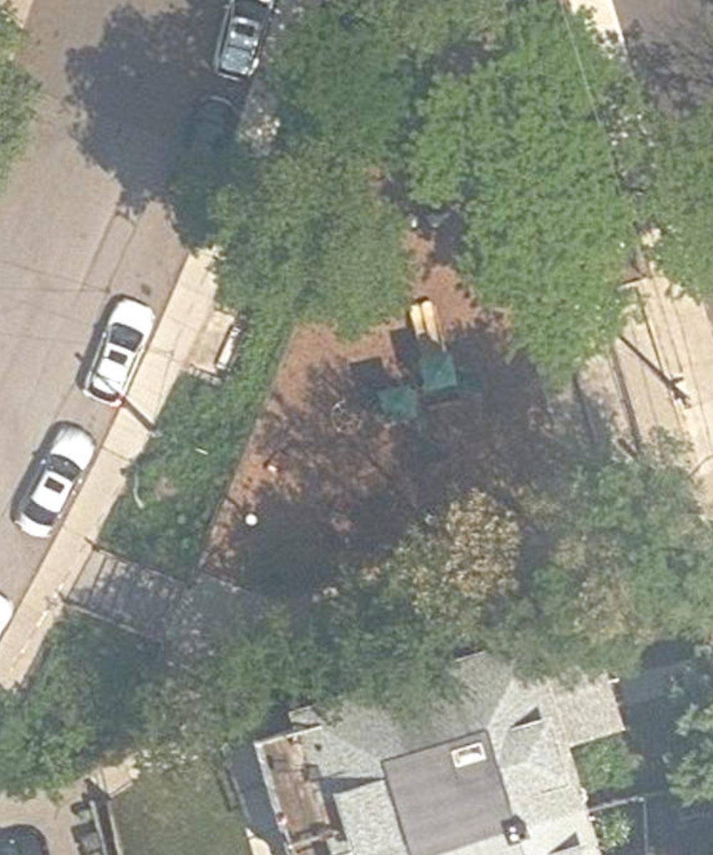 Mount Royal Parkette — site photograph