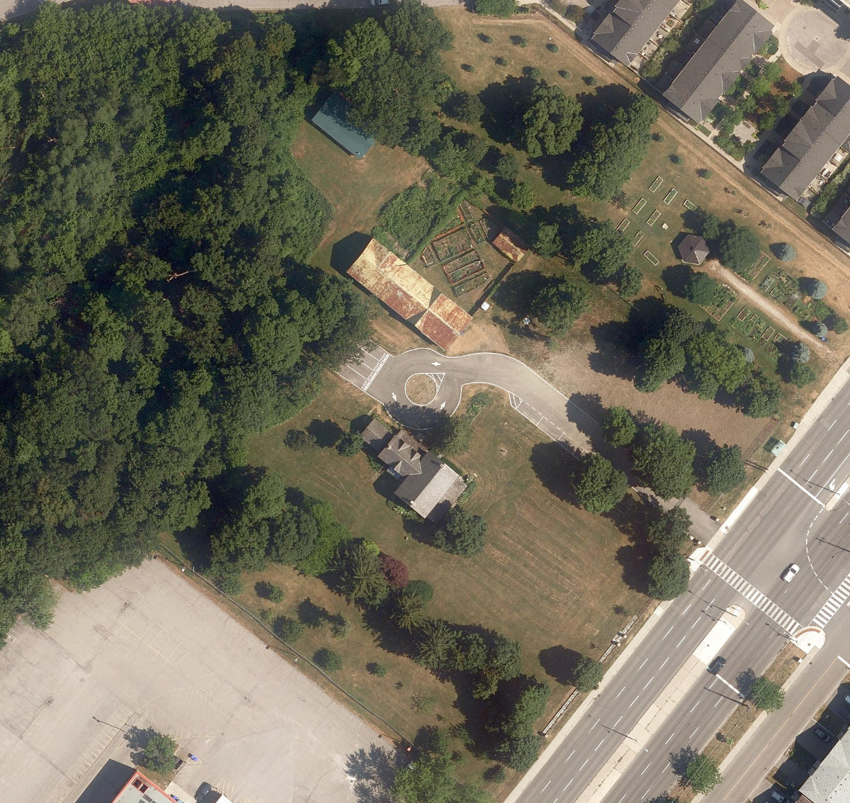 CORNELL CAMPBELL HOUSE - Building Grounds — site photograph