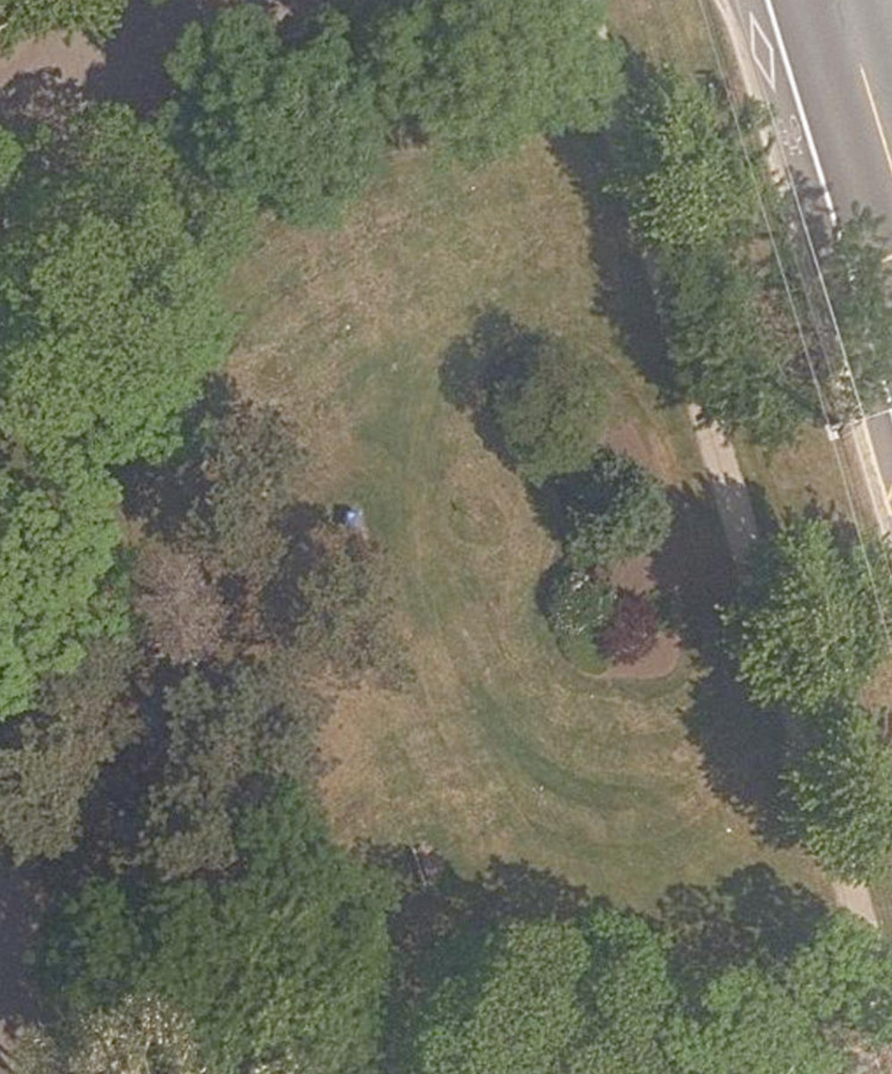 Saunders Crescent Parkette — site photograph