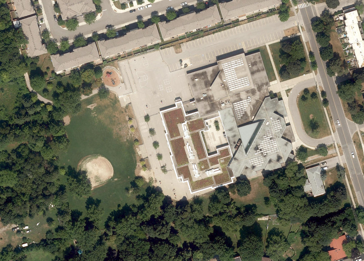 JOSEPH BRANT SENIOR ELEMENTARY SCHOOL - Building Grounds — site photograph