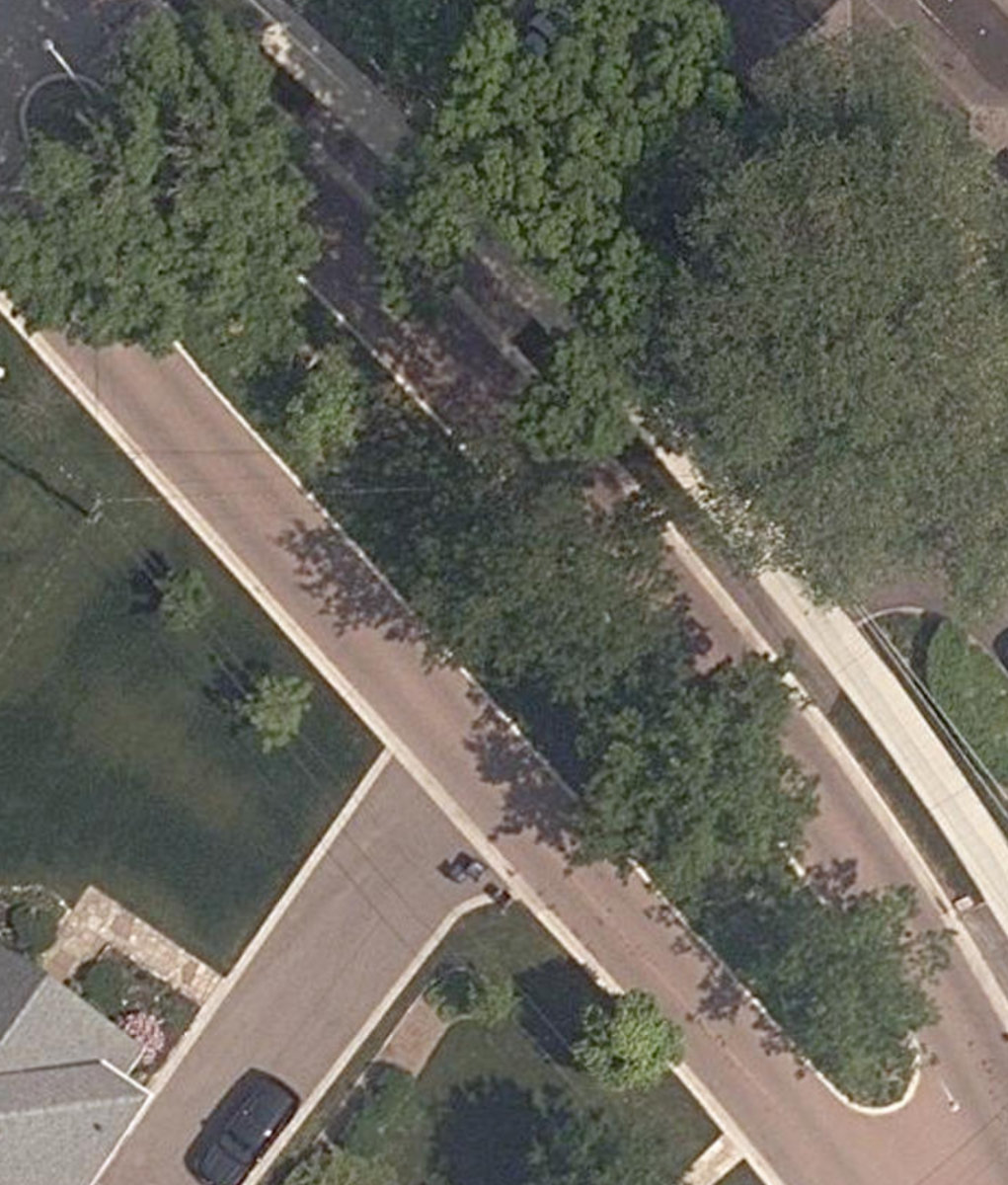 Riverside Drive Traffic Island — site photograph