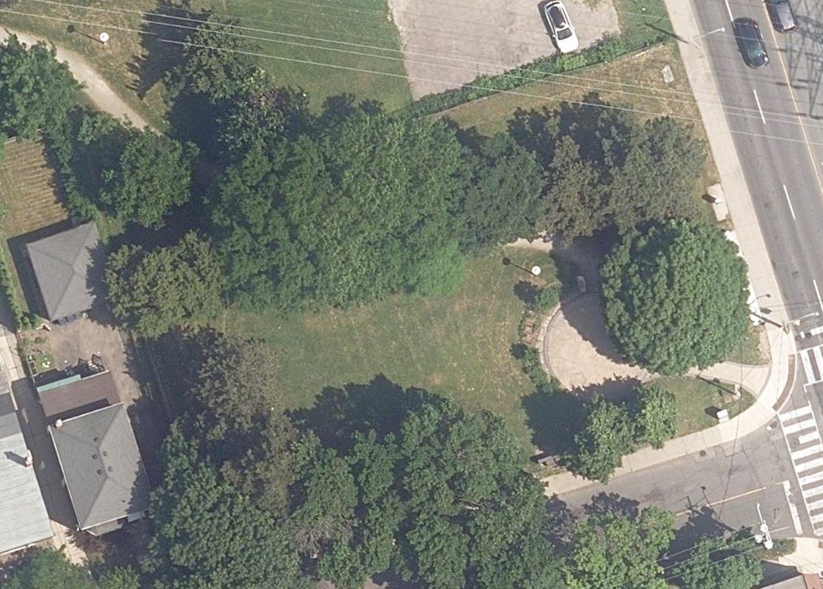 Brandon Avenue Parkette — aerial / top-down view