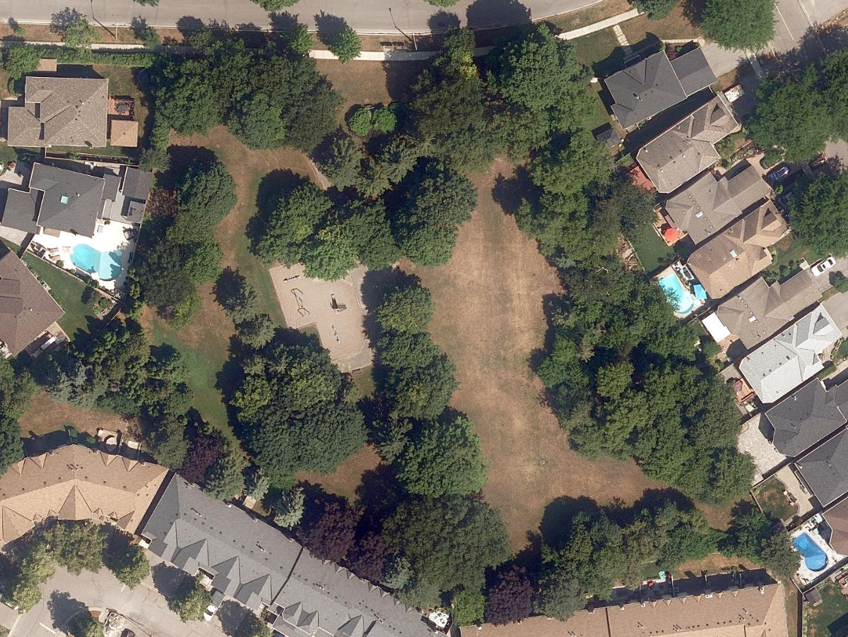 Royal Rouge Tot Lot — site photograph