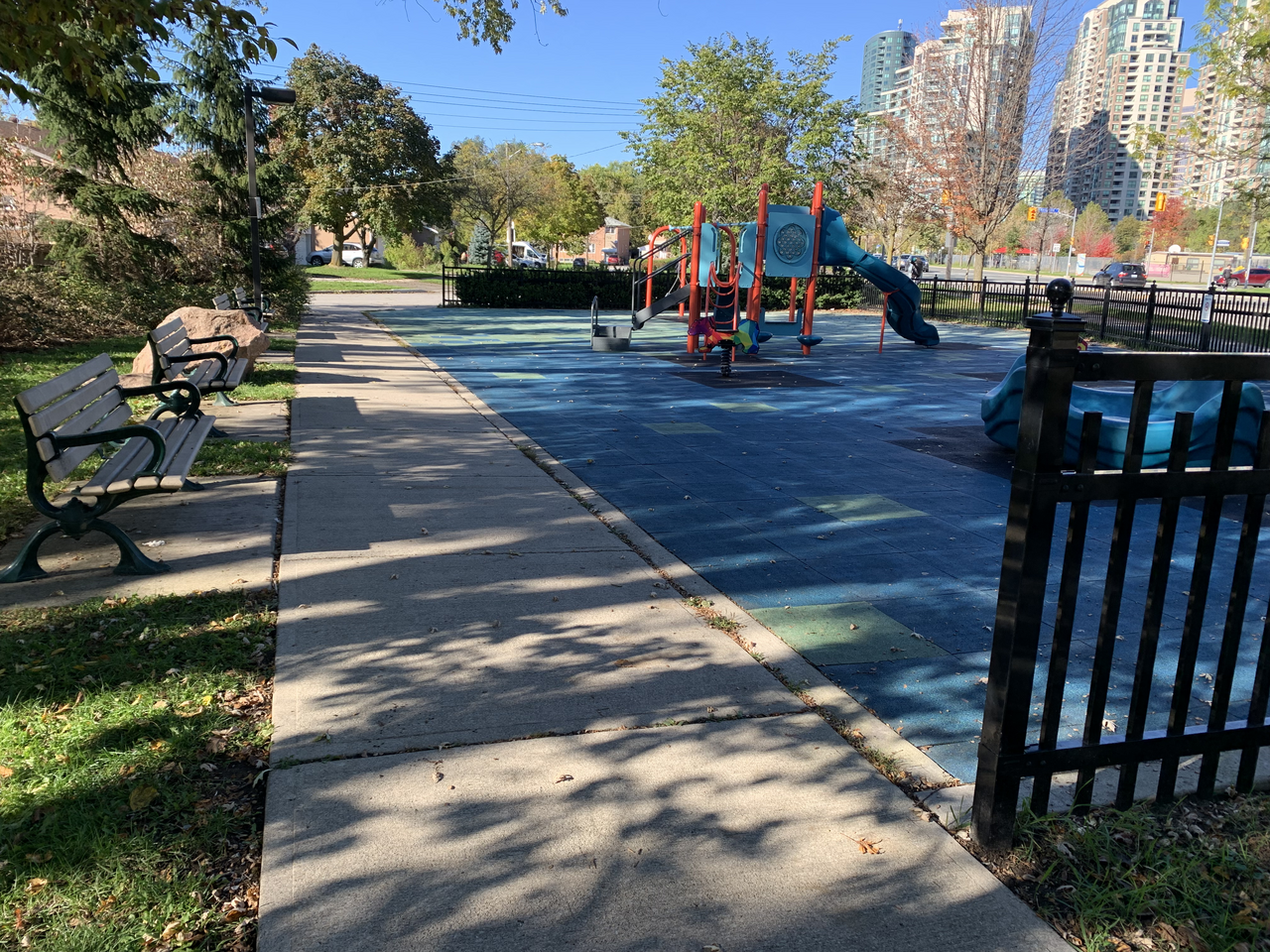 Kempford Parkette, site photograph