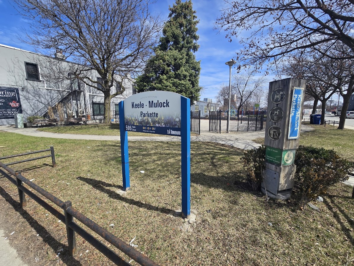 Keele - Mulock Parkette — site photograph