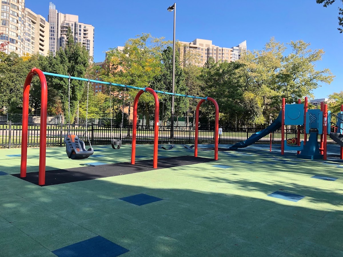Kempford Parkette — site photograph