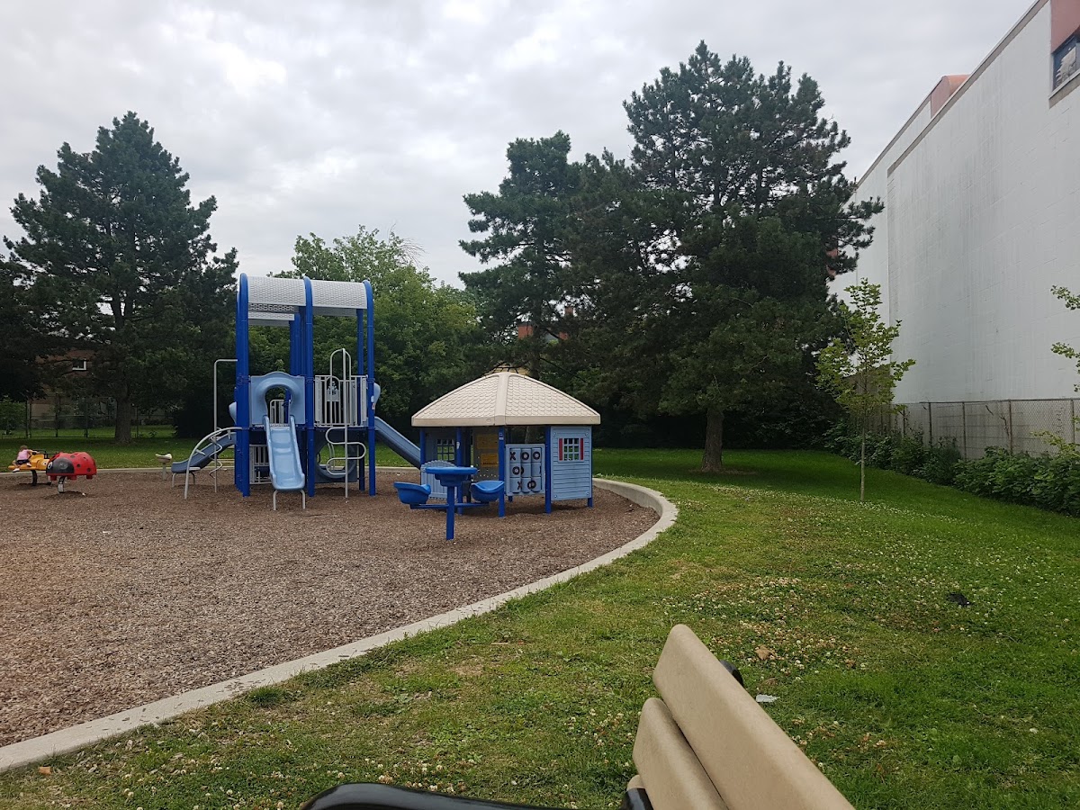 Danforth Gardens Park — site photograph