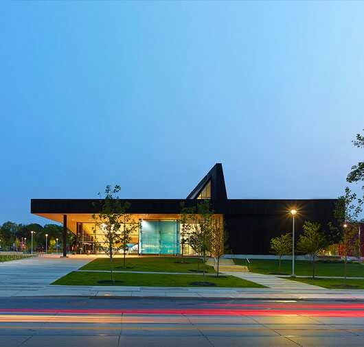 PAM McCONNELL AQUATIC CENTRE - Building Grounds — site photograph